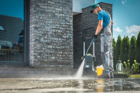 Finding pressure washing contractor